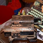 Calculatrice machine à écrire mécaniques. מחשב ומכונת כתיבה של פעם